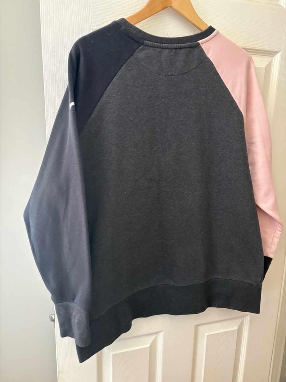 Nike dri fit crewneck sweater color block pink grey black size large - Picture 4 of 9
